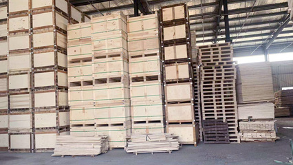 木托盘在塑胶电子产品物流运输中的关键作用